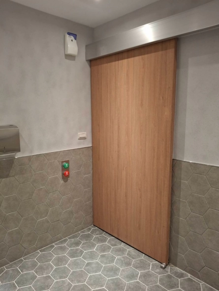 無障礙廁所自動門